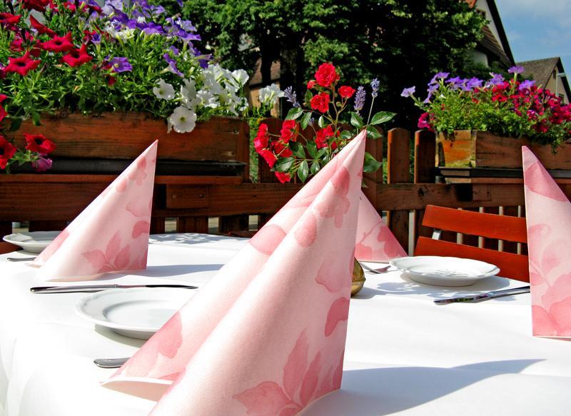 Hotel Restaurant Engel Pfaffenweiler Exteriör bild