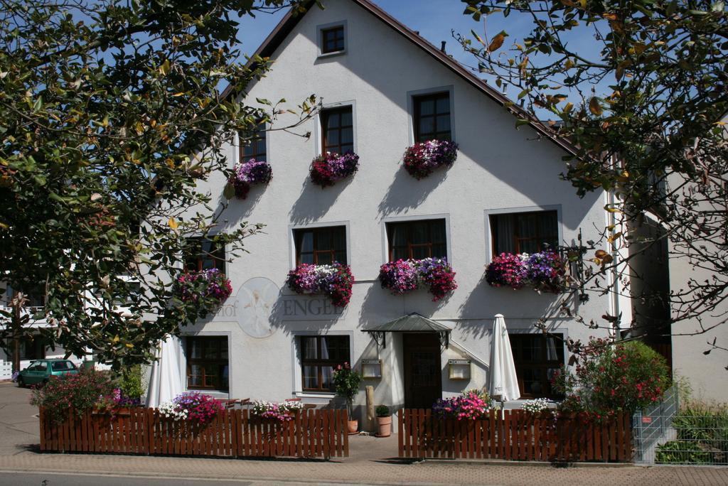 Hotel Restaurant Engel Pfaffenweiler Exteriör bild