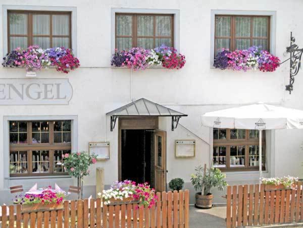 Hotel Restaurant Engel Pfaffenweiler Exteriör bild